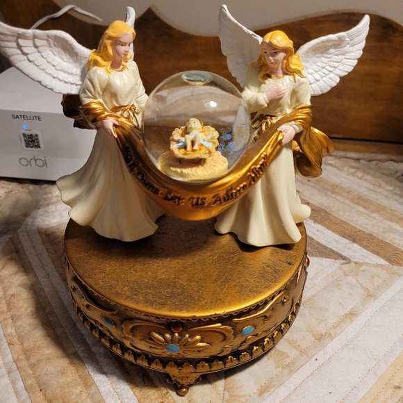 Christmas Globe - Picture 3 of 7